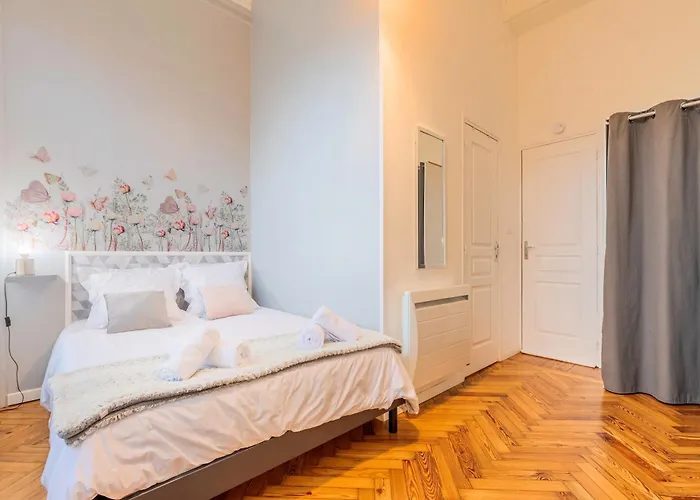 Hébergement de vacances Le Relais De La Poste 6ch 6 Sdb, 12 Pers Centre Fibre