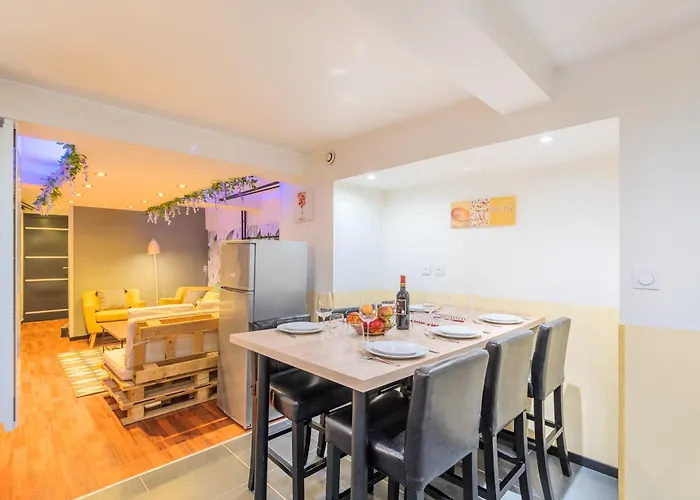 Hébergement de vacances Le Relais De La Poste 6ch 6 Sdb, 12 Pers Centre Fibre *